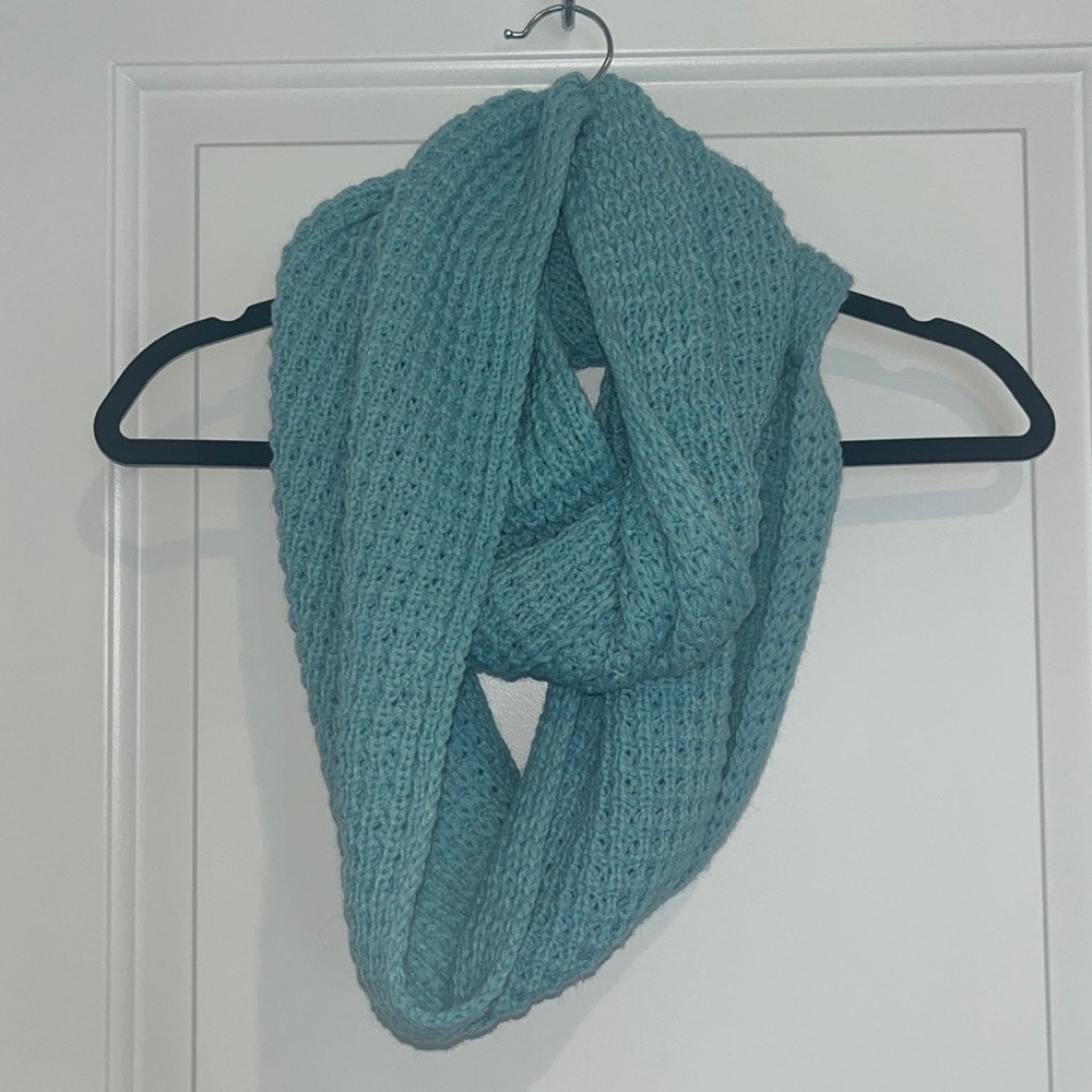 🍁 Blue Waffle-Weave infinity scarf
